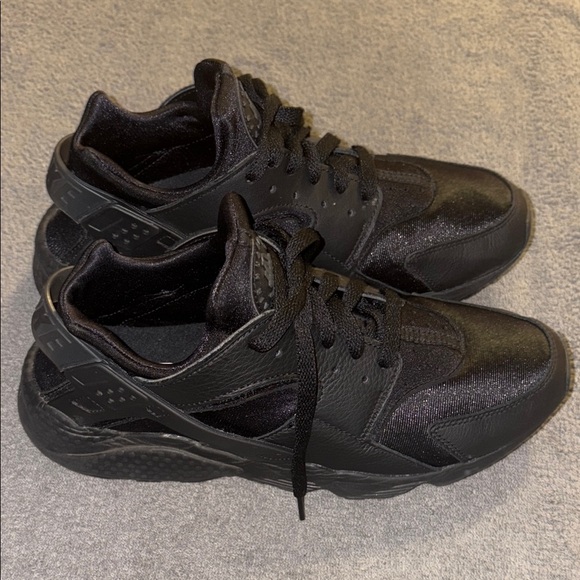 Nike Huarache Men's Black Athletic Shoes - Picture 4 of 6
